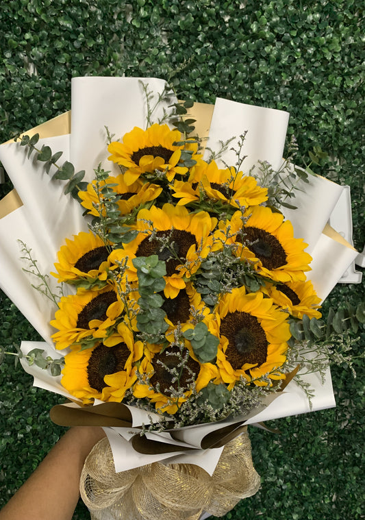 12 Sunflowers Bouquet