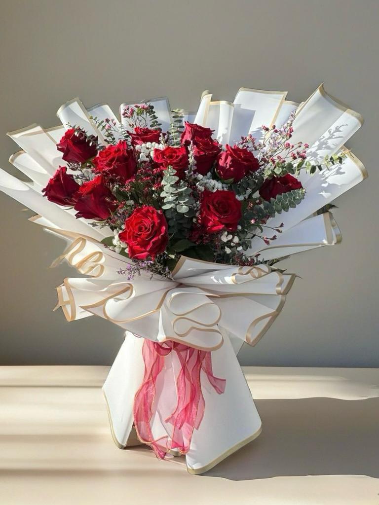 12 Ecuadorian Roses Bouquet