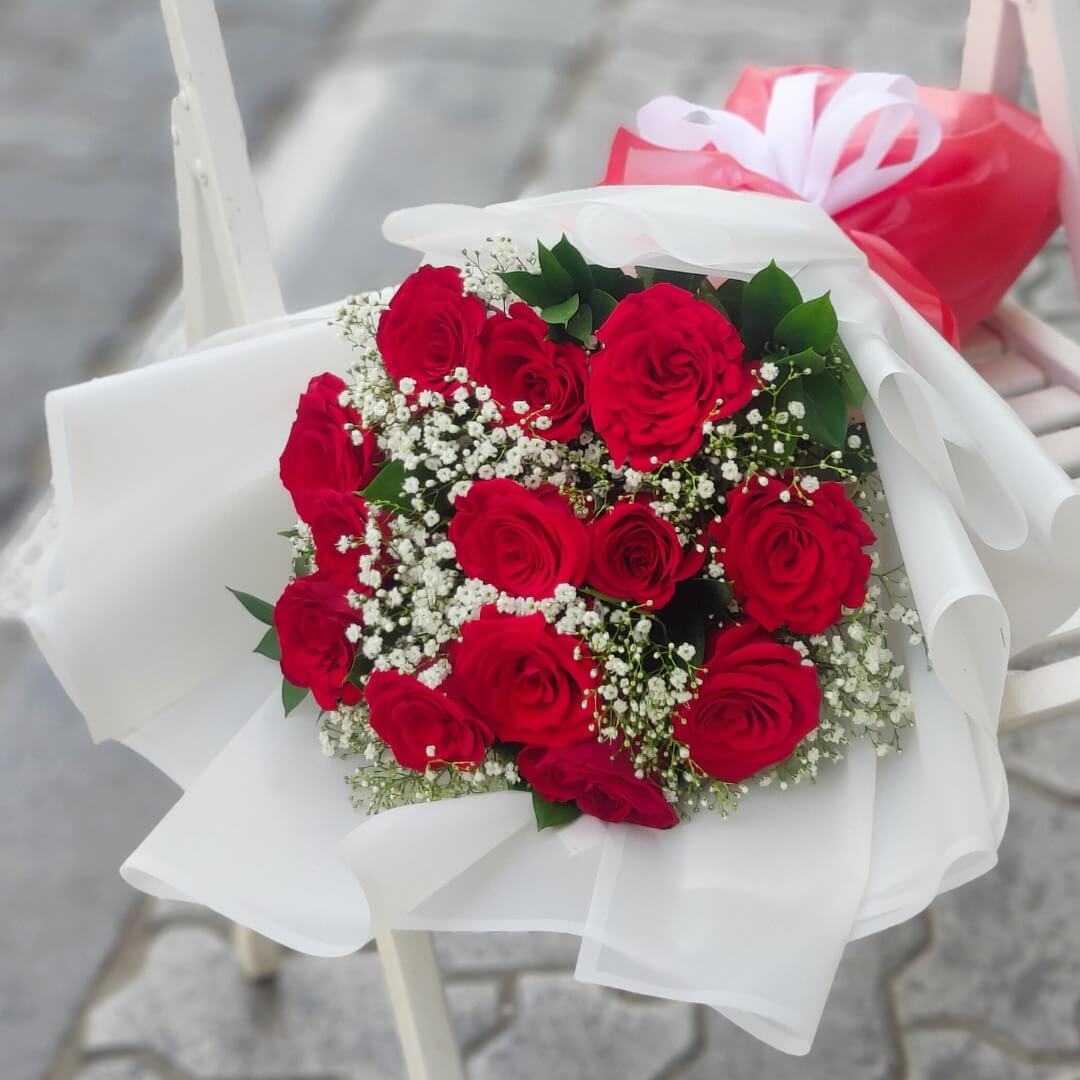 12 Roses Bouquet