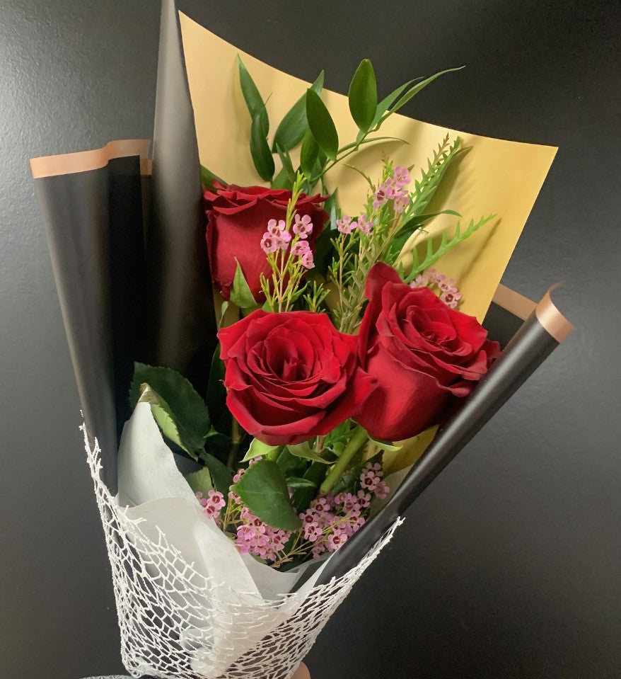 3 Ecuadorian Roses Bouquet
